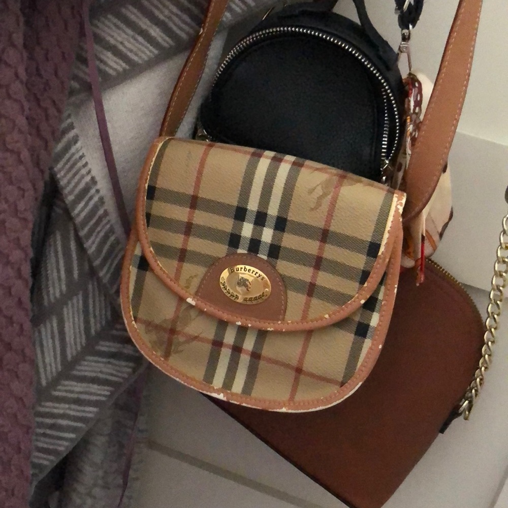 Burberry crossbody authentic